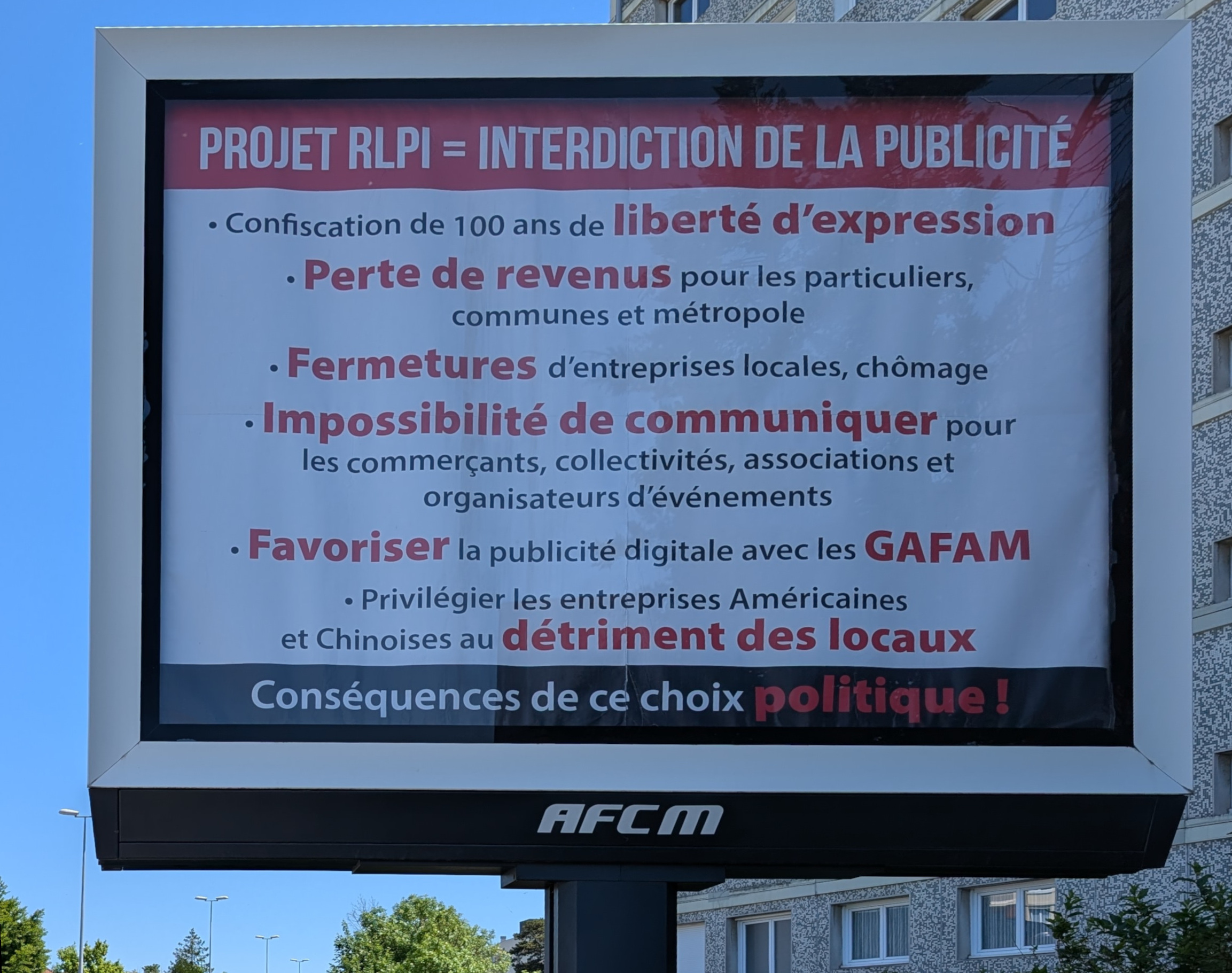 Les vérités alternatives des afficheurs bisontins