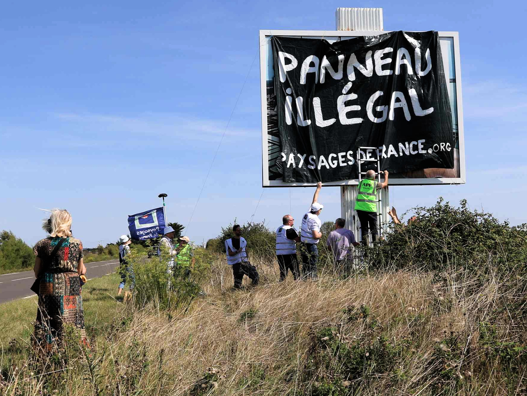 Sauvons les paysages vendéens  de l’invasion publicitaire ! L' action symbolique du 6 septembre