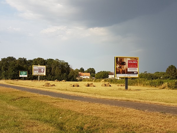 Grand Poitiers, grands formats :  pollution publicitaire majeure !